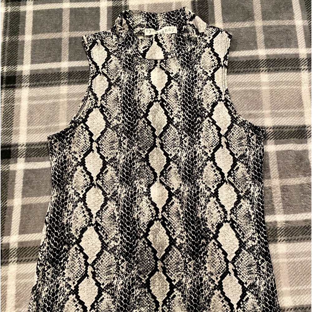 Sexy top high neck , Size M, but fit very good Small size also.